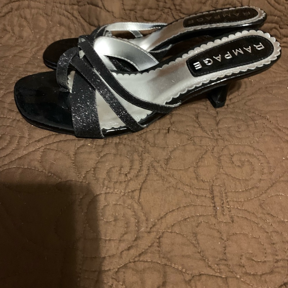 NWOT SUPER CUTE RAMPAGE SPARKLY HEELS SIZE 8